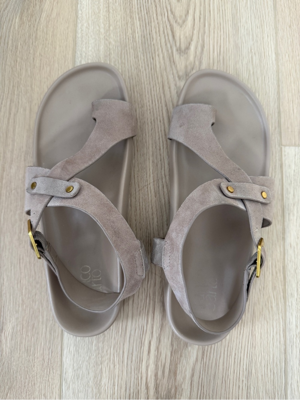 Franco
Sarto L-Blair Beige
Suede Toe Loop Sandals
8.5M